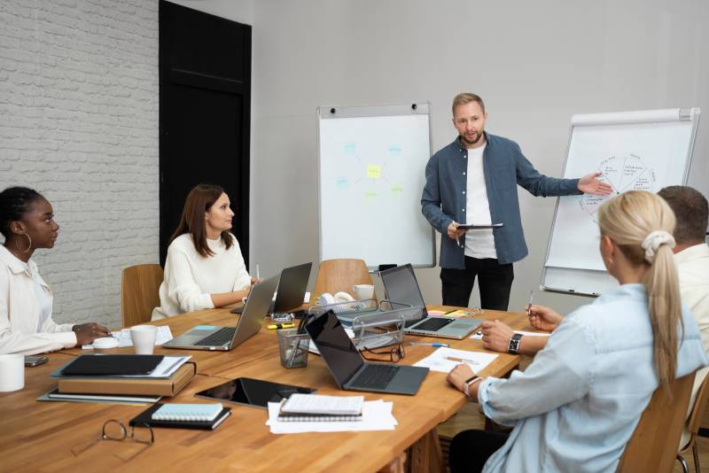 Coaching commercial et stratégie de vente pour entreprises parisiennes